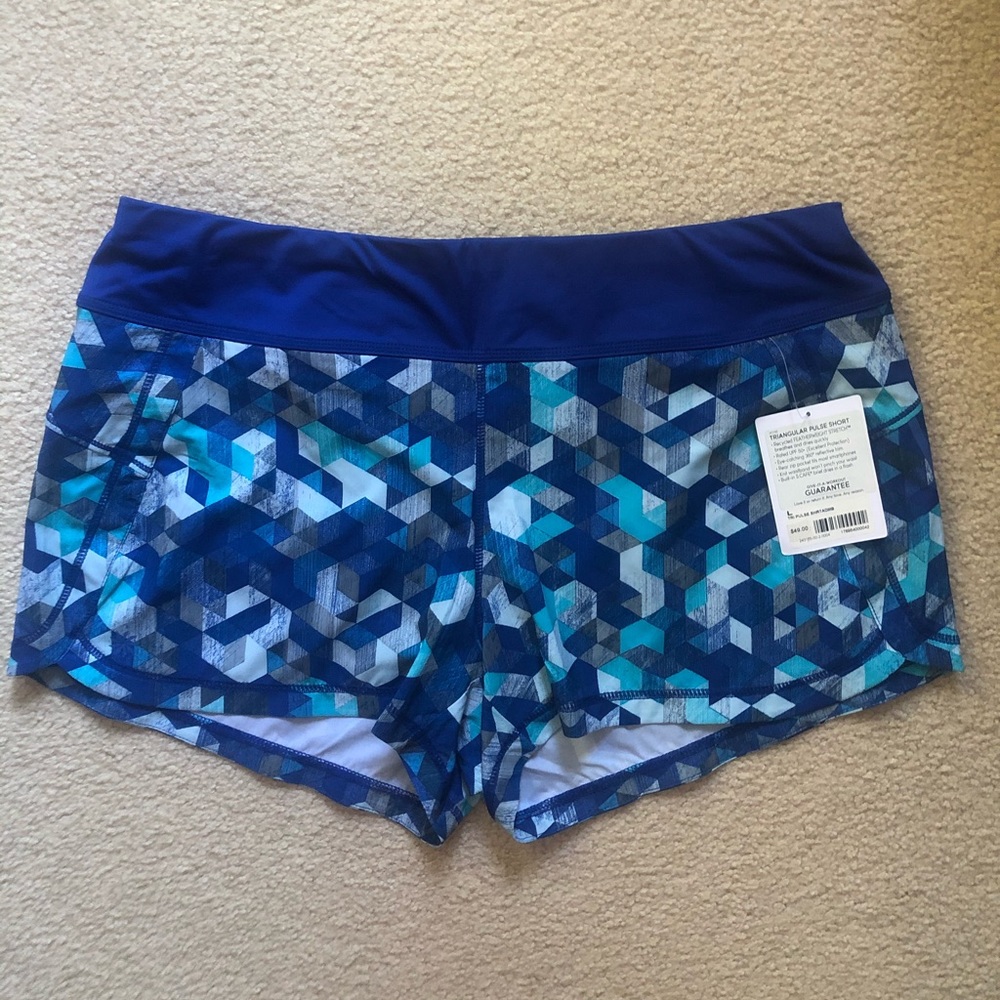 Athleta Triangular Pulse Run Short, Size L, NWT